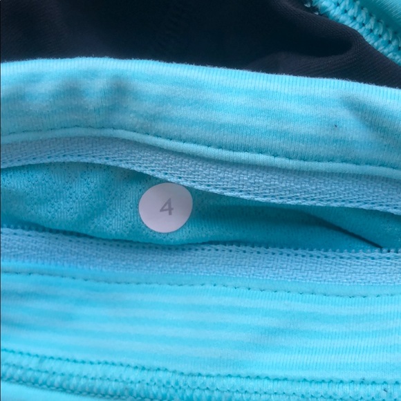 Lululemon black/blue run inspire crop leggings - Picture 6 of 6